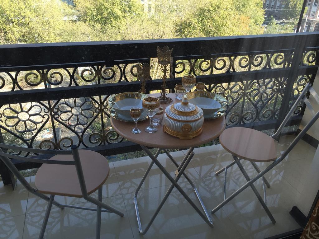 Versace Downtown يريفان الغرفة الصورة